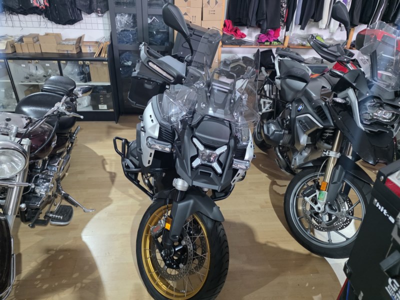 BMW Motorrad R1300GS Adventure Triple Black (2026) - Imagen 2