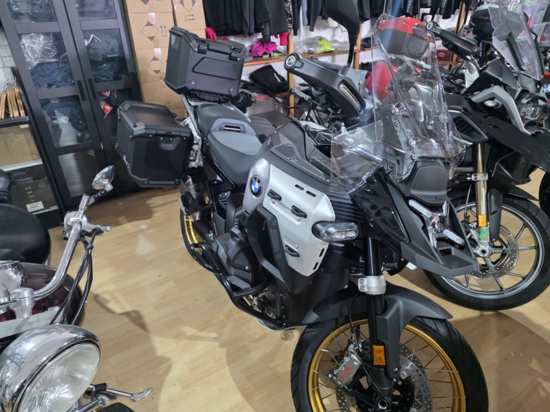 BMW Motorrad R1300GS Adventure Triple Black (2026) - Imagen 3