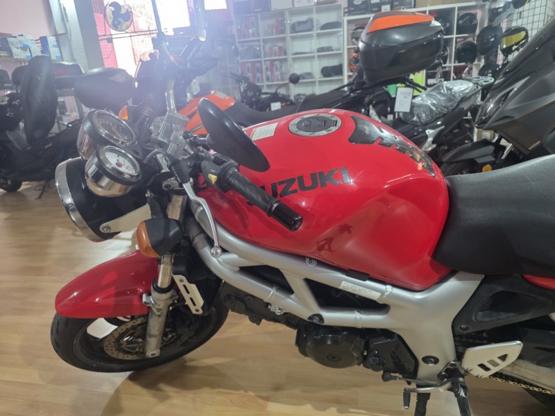 SUZUKI SV650S Naked (2002)(A2/A) - Imagen 3