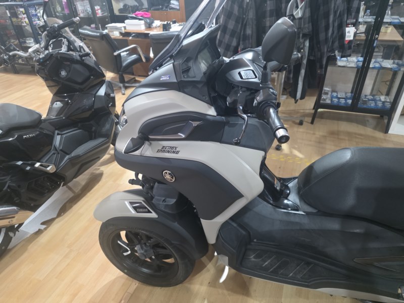 YAMAHA TRICITY 300 (2024)(B/A1/A2/A) - Imagen 3