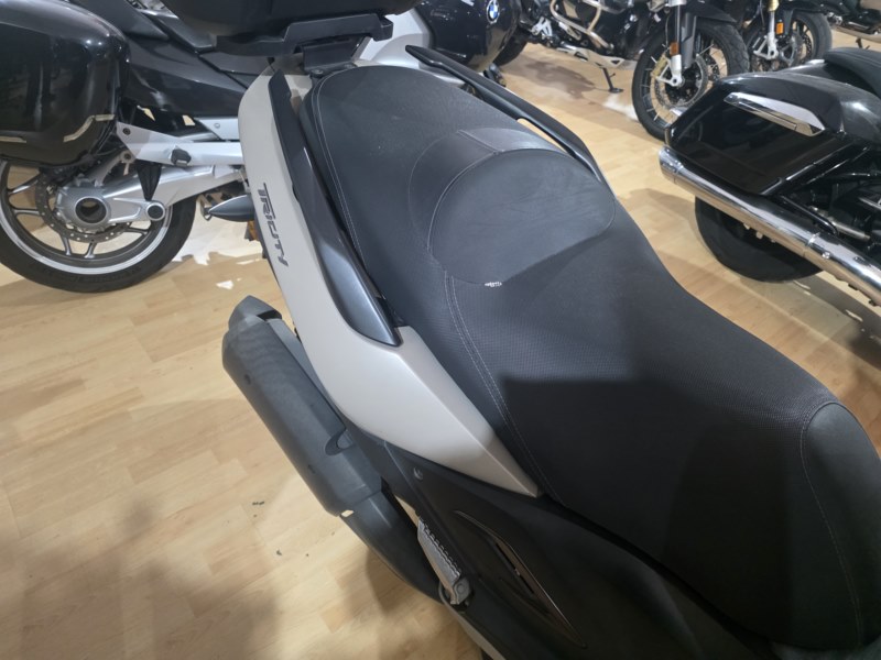 YAMAHA TRICITY 300 (2024)(B/A1/A2/A) - Imagen 8