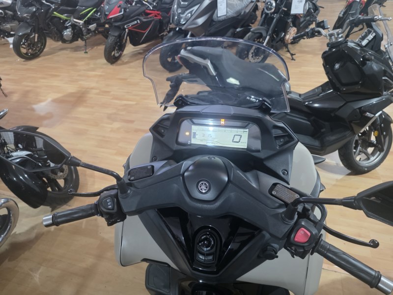 YAMAHA TRICITY 300 (2024)(B/A1/A2/A) - Imagen 12