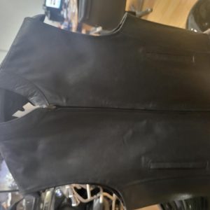 CHALECO DE CUERO LISO